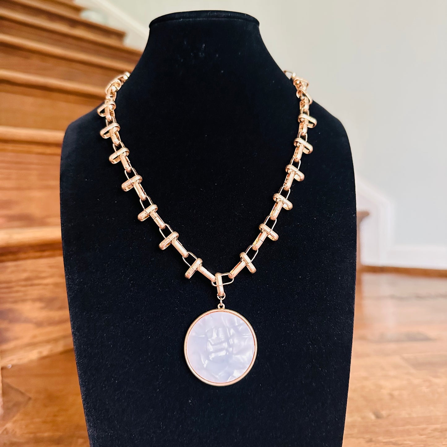 White - Mother of Pearl Necklace