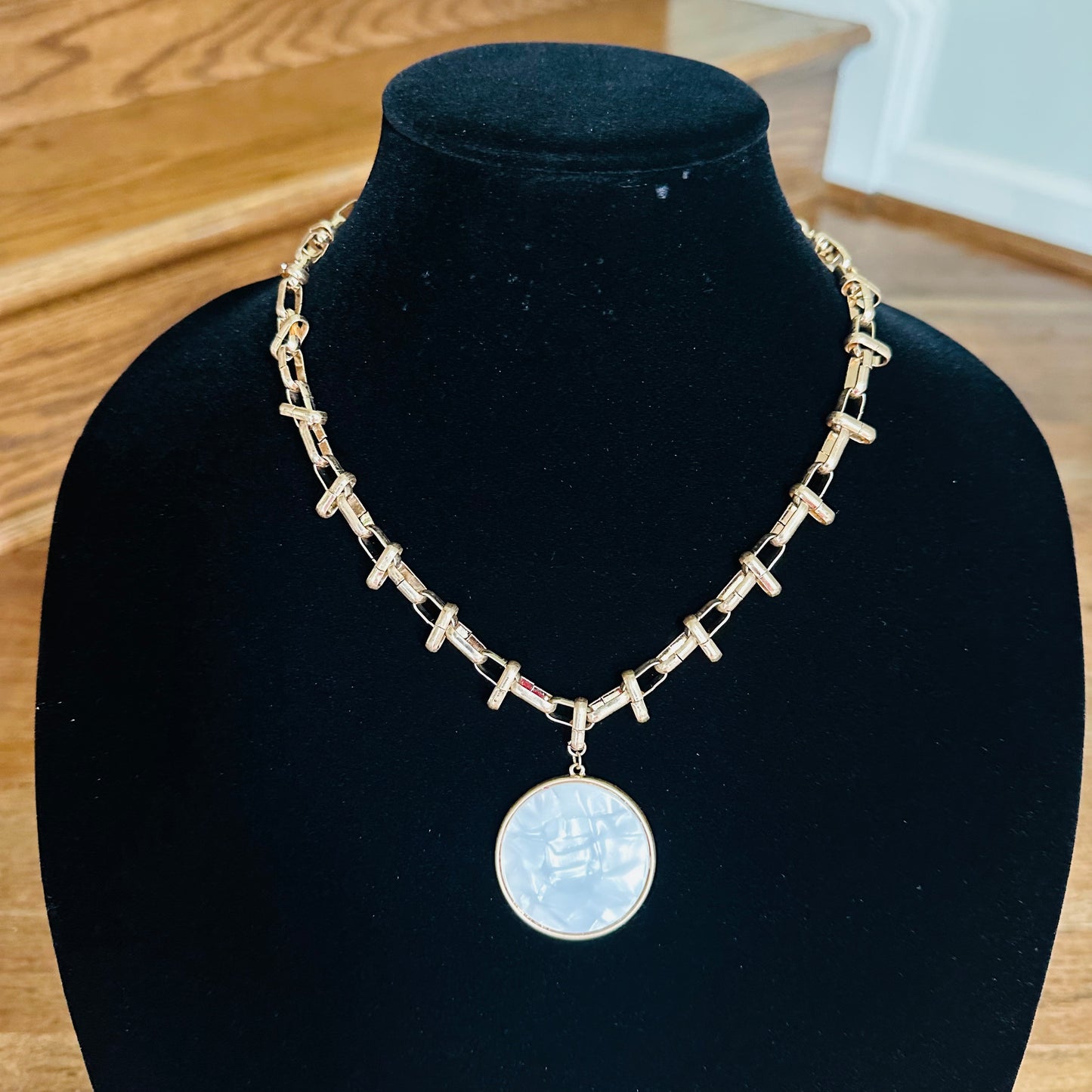 White - Mother of Pearl Necklace