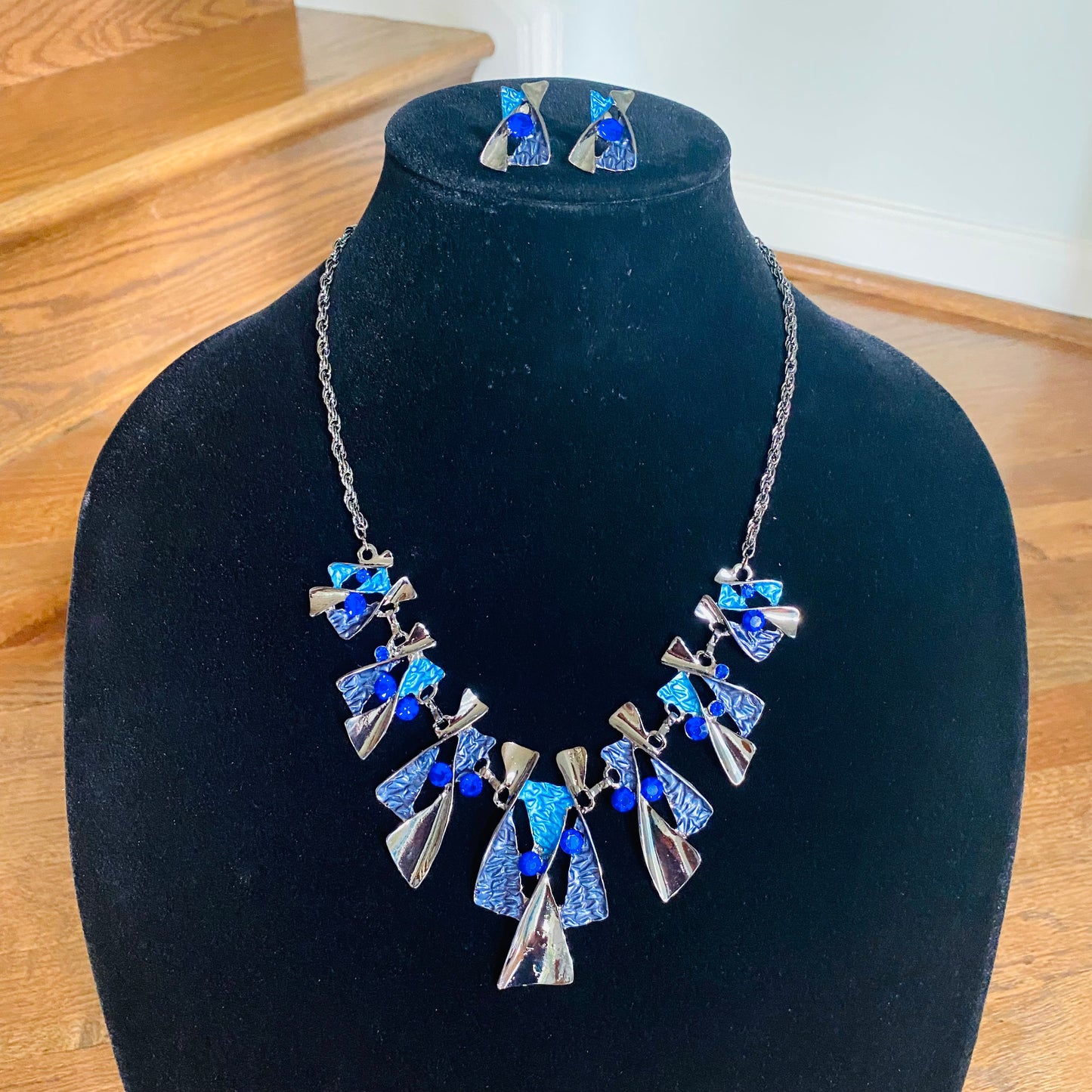 The Steffi Necklace w/ Earrings