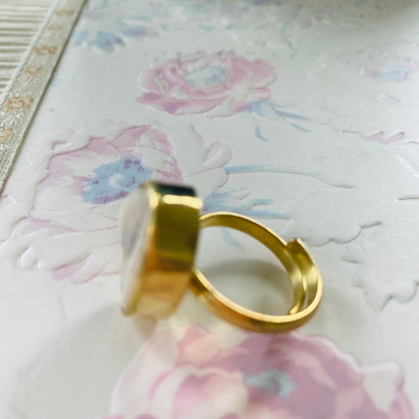 Classy Cowrie Shell Ring