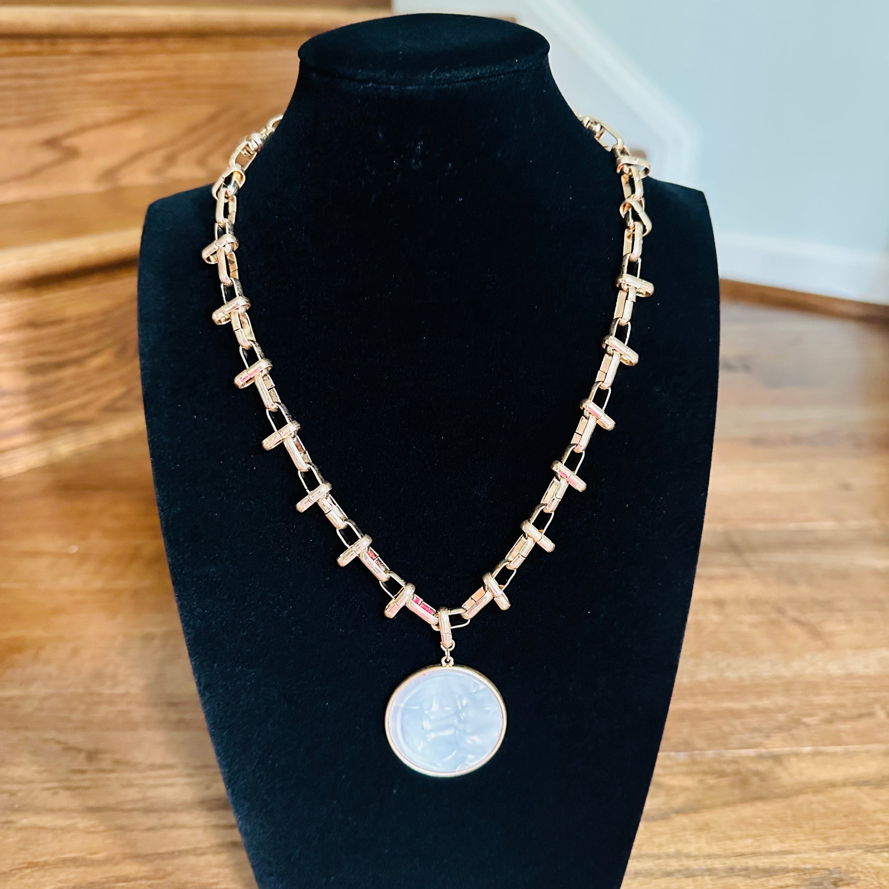 White - Mother of Pearl Necklace